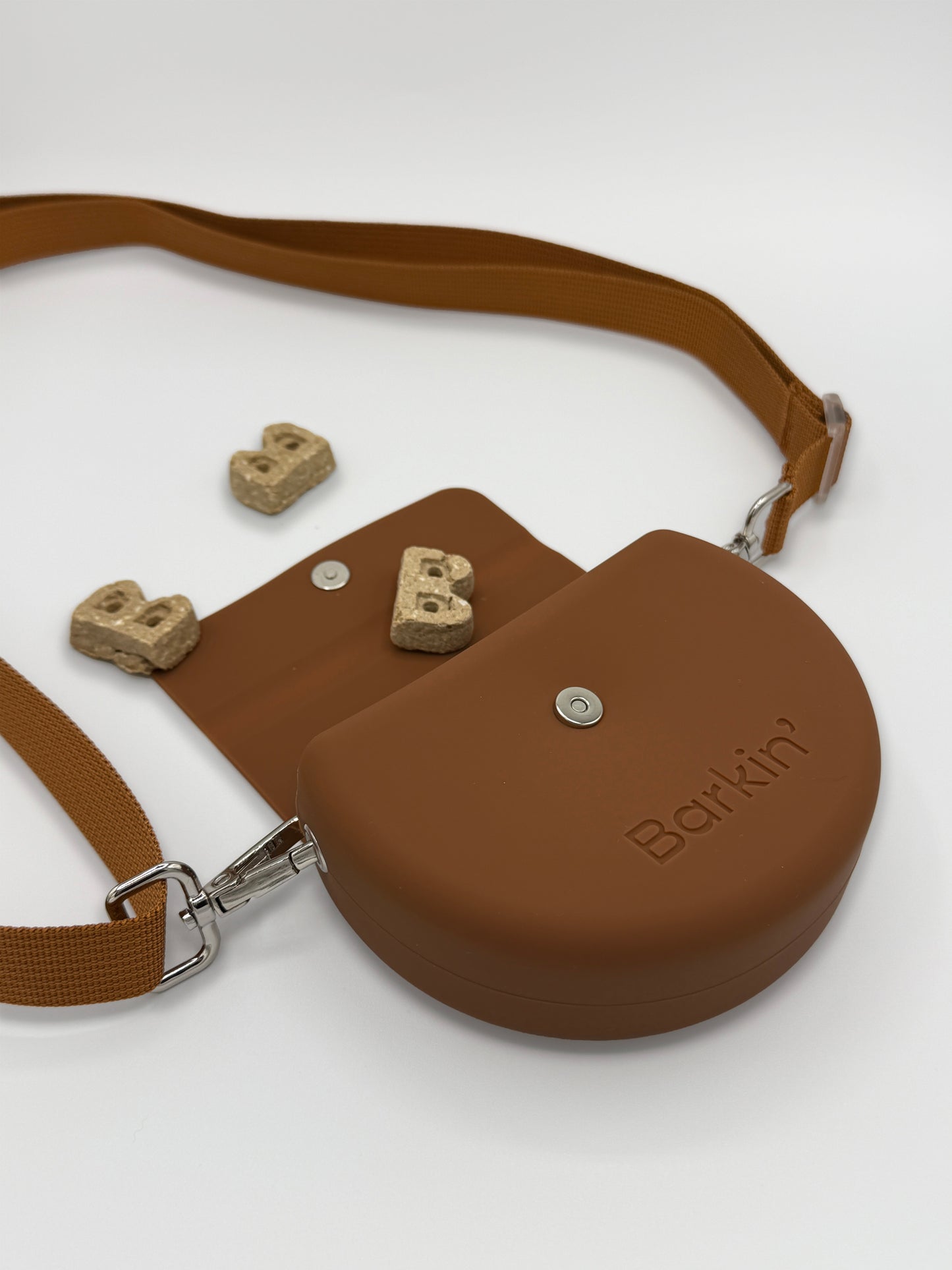 The Barkin’ Treat Pouch - Chocolate